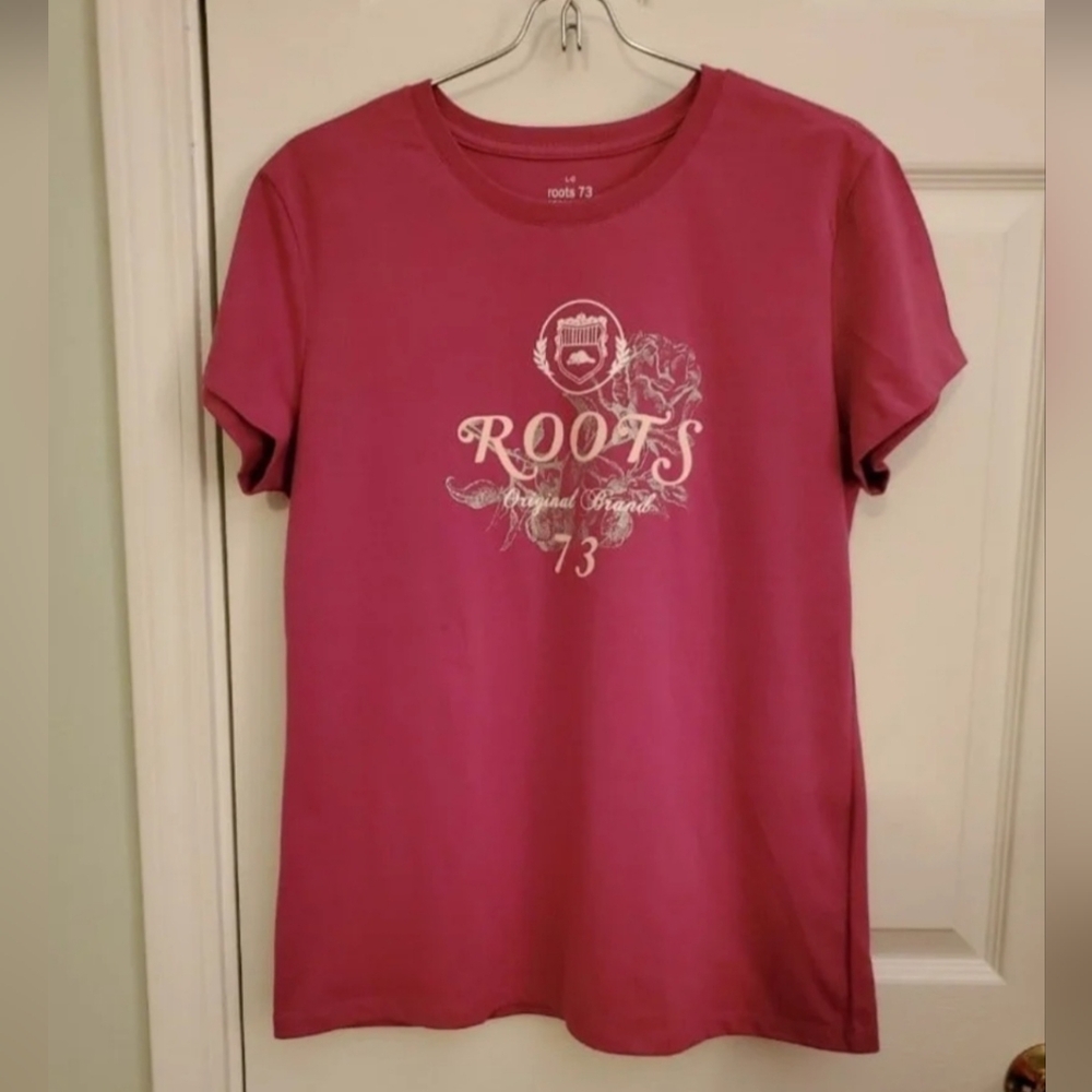 Roots Women Tee Shirt. Large.